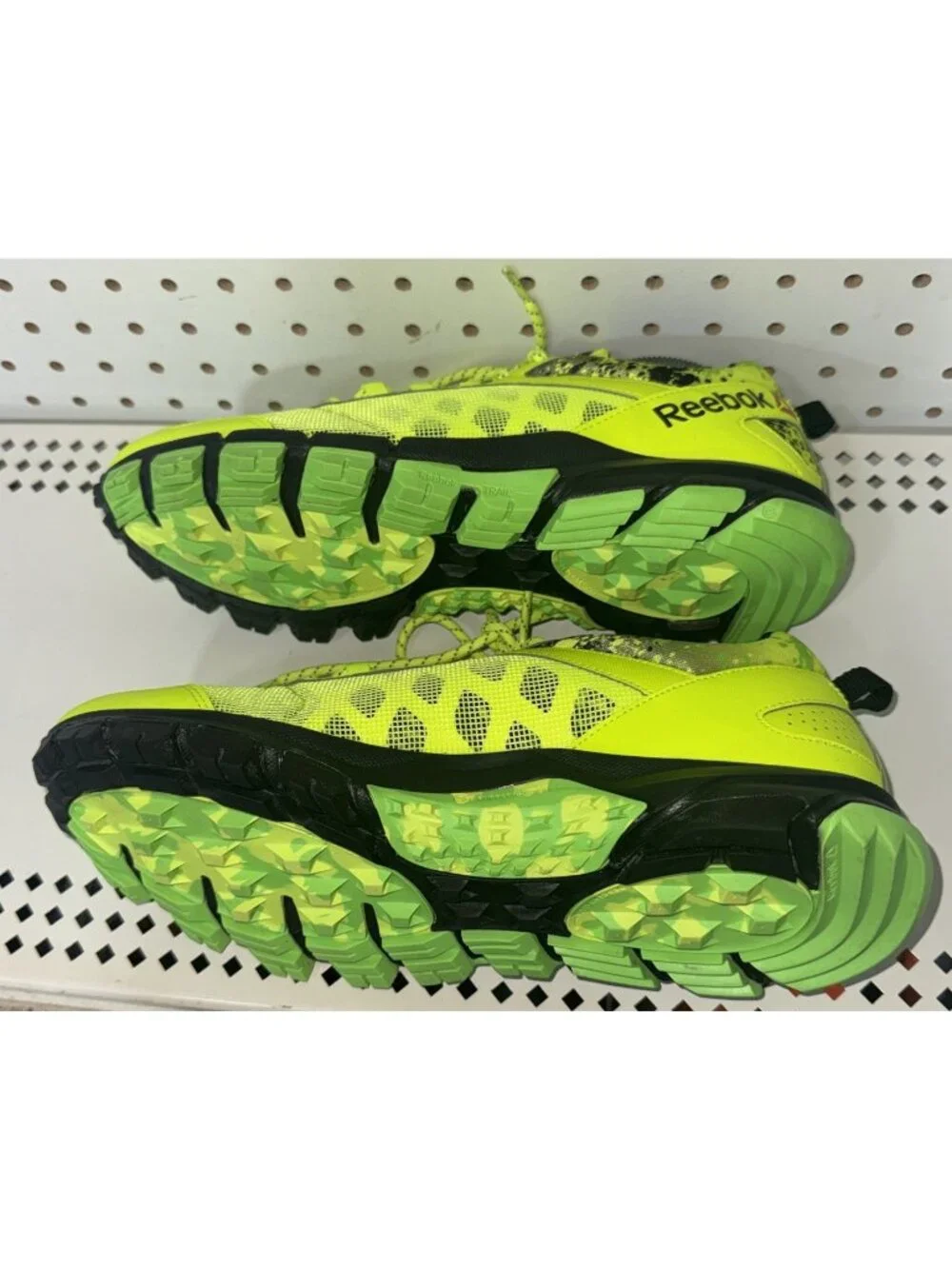 Reebok Trail Warrior Mens Athletic Trail Running Shoes Size 9 Neon Green Black